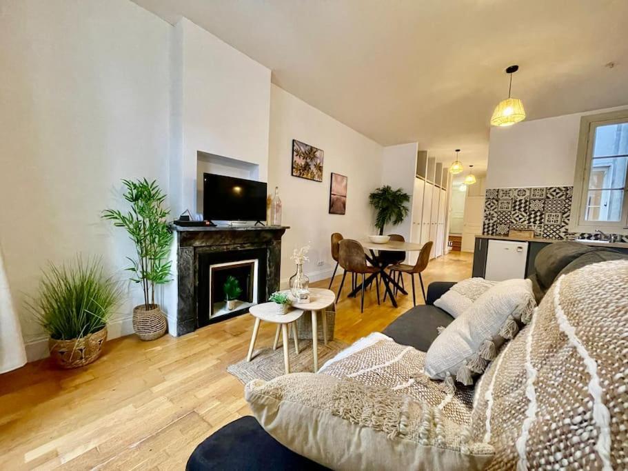 Le Petit Balcon De Verdun - Centre Apartment *